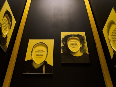 FOMO — the fear of missing out. Eine Ausstellung von Kubits FOMO — the fear of missing out. Eine Ausstellung von Kubits