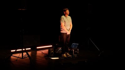 Erweiterte Klangmöglichkeiten des Schwyzerörgelis Erweiterte Klangmöglichkeiten des Schwyzerörgelis